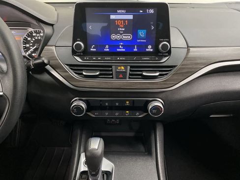 Used 2025 Nissan Altima 2.5 SV image 25