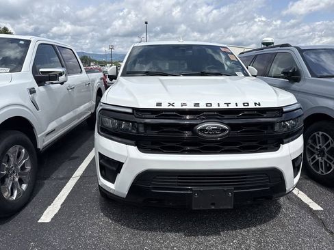 Used 2023 Ford Expedition Limited AWD/4WD image 4