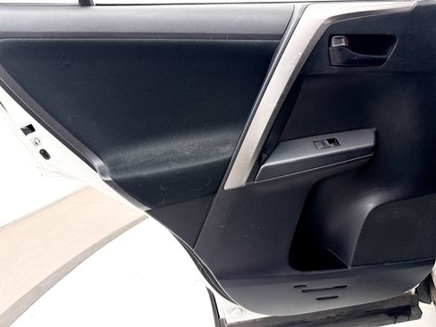 Used 2018 Toyota RAV4 LE w/ Carpet Mat Package FWD image 24