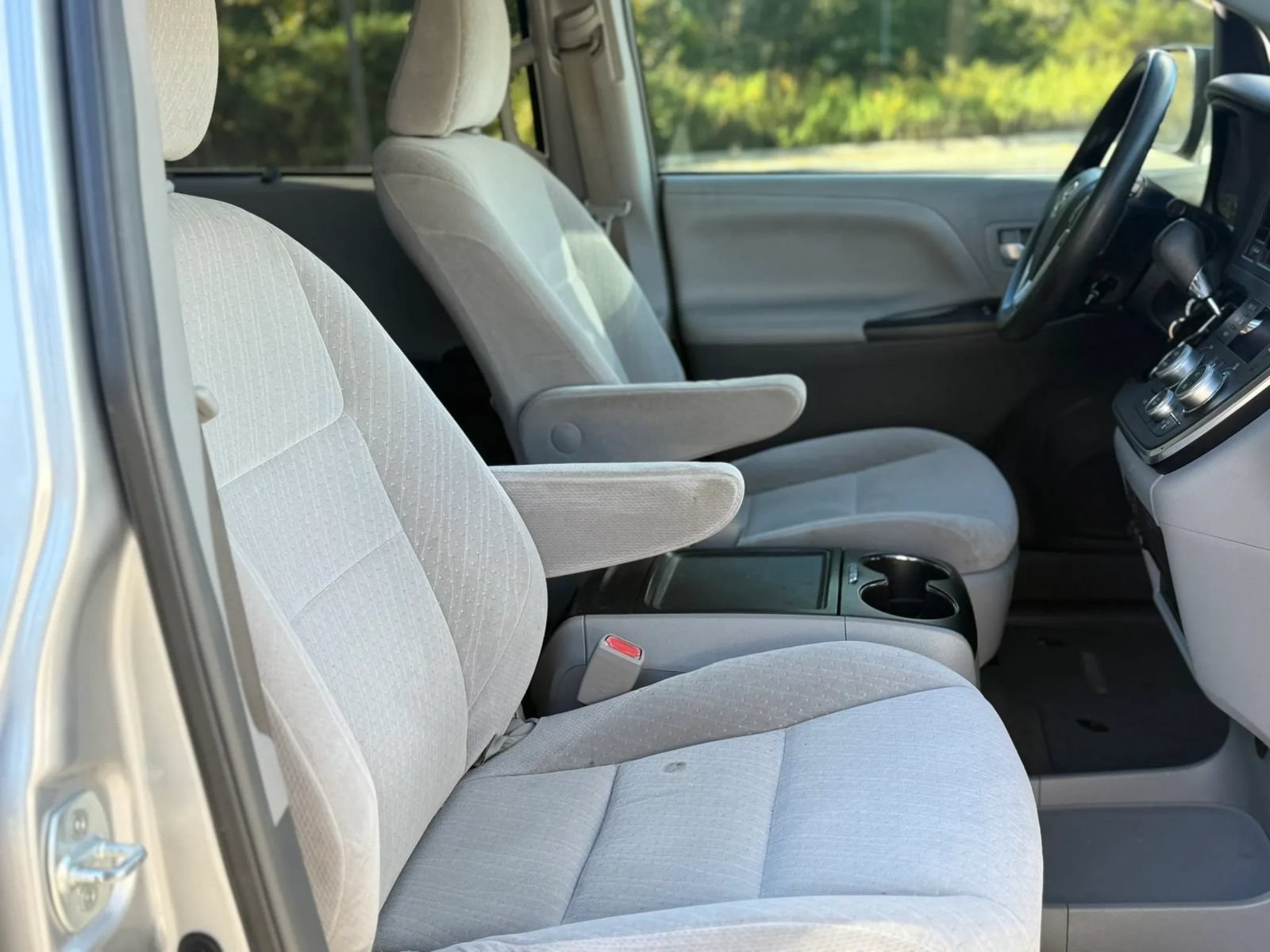 Used 2017 Toyota Sienna LE FWD image 21