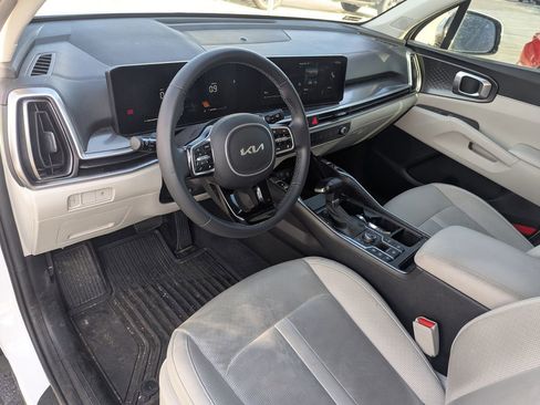 Used 2024 Kia Sorento S image 14