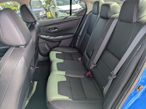 Used 2022 Nissan Sentra SR w/ SR Premium Package FWD image 10