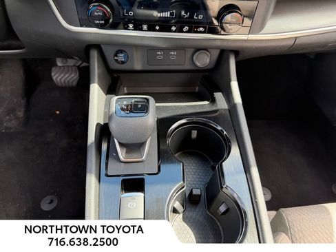 Used 2024 Nissan Rogue SV AWD/4WD image 26