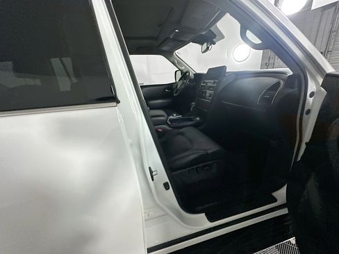Used 2024 Nissan Armada SL w/ Captain's Chairs Package image 34