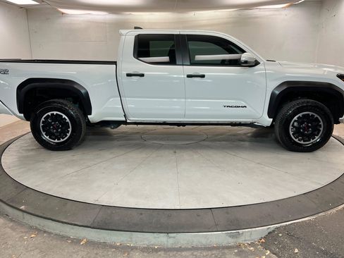 Used 2025 Toyota Tacoma TRD Off-Road w/ TRD Off Road Upgrade Package AWD/4WD image 7
