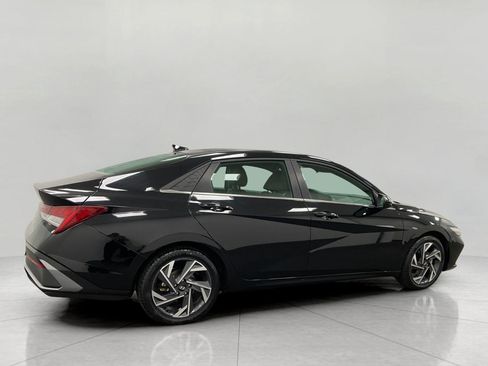 Certified 2025 Hyundai Elantra SEL FWD image 2