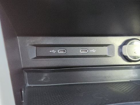 Used 2023 Volkswagen Tiguan SE R-Line image 20