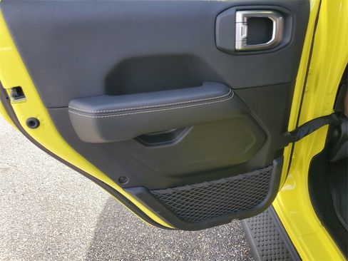 Used 2022 Jeep Wrangler Unlimited Sahara image 25