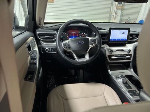 Used 2024 Ford Explorer XLT w/ Equipment Group 202A image 19