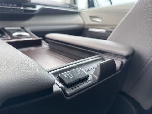 Used 2024 Toyota Sienna XLE image 22