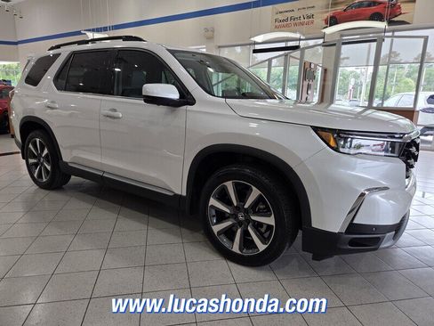 Used 2025 Honda Pilot Elite image 3