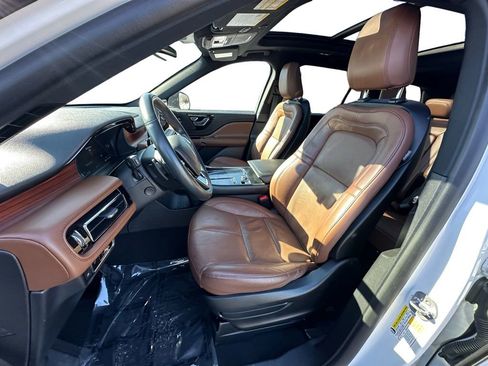 Used 2023 Lincoln Aviator Grand Touring w/ Elements Package Plus image 9