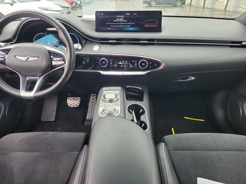 Used 2022 Genesis GV70 3.5T Sport w/ Sport Prestige Package AWD/4WD image 9