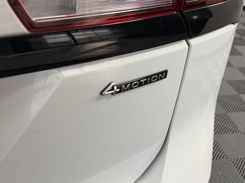 Used 2023 Volkswagen Atlas SEL R-Line image 17