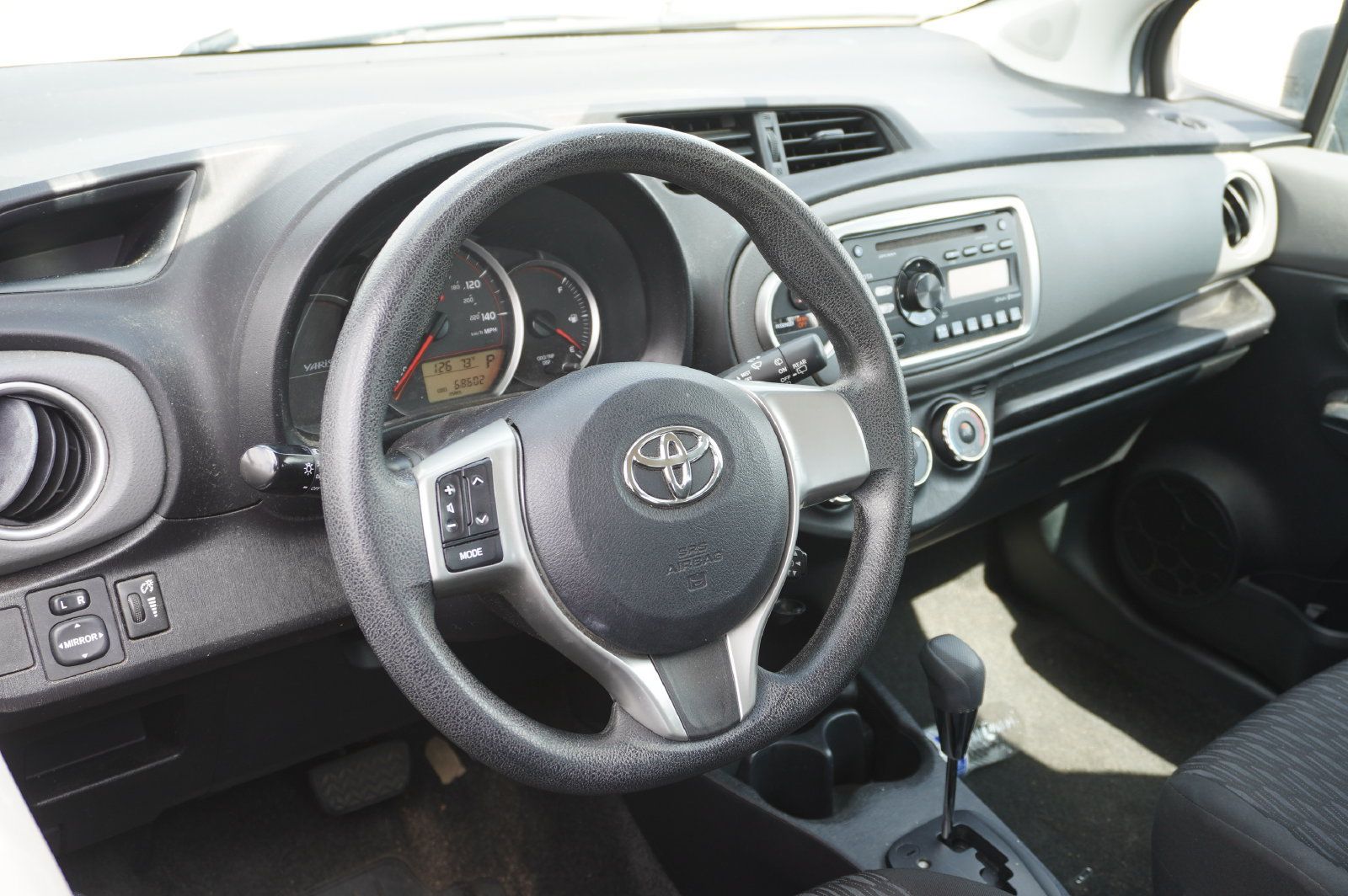 Used 2014 Toyota Yaris LE FWD image 7