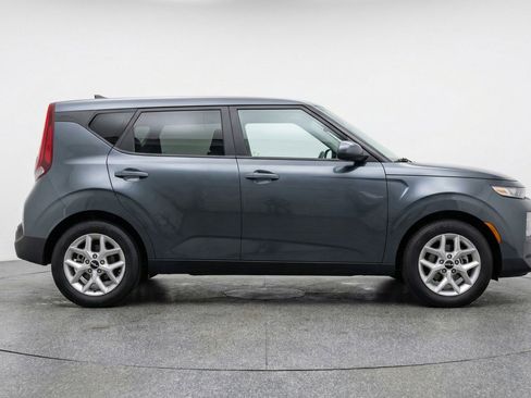 Used 2025 Kia Soul LX w/ LX Technology Package FWD image 11