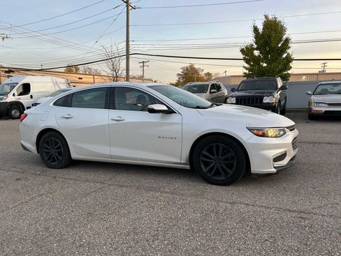 Used 2016 Chevrolet Malibu LT image 9