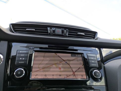 Used 2021 Nissan Rogue Sport SL FWD image 22