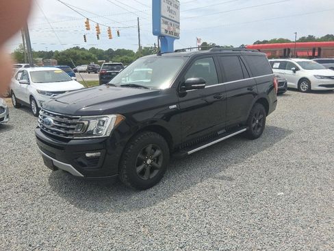 Used 2018 Ford Expedition XLT w/ Equipment Group 202A AWD/4WD image 2