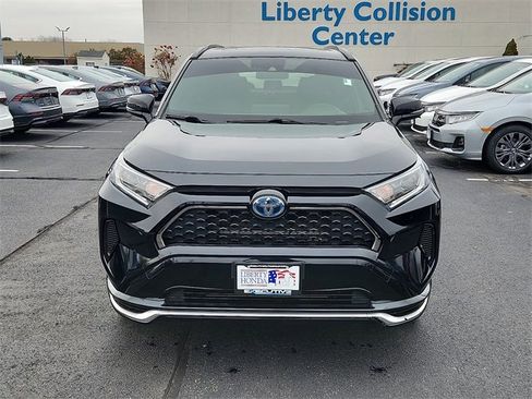 Used 2021 Toyota RAV4 SE image 2