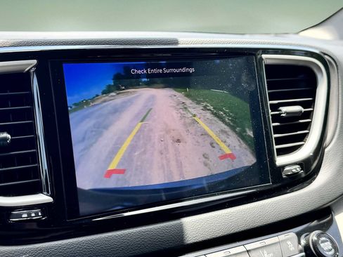 Used 2023 Chrysler Pacifica Touring-L FWD image 28