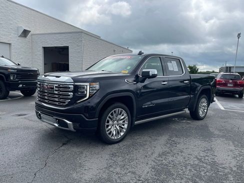 Used 2022 GMC Sierra 1500 Denali w/ Denali Carbonpro Edition AWD/4WD image 3