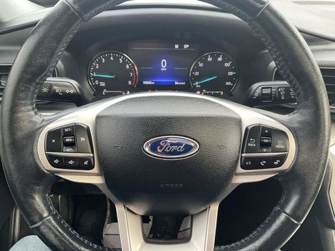 Used 2022 Ford Explorer XLT w/ Equipment Group 202A AWD/4WD image 18