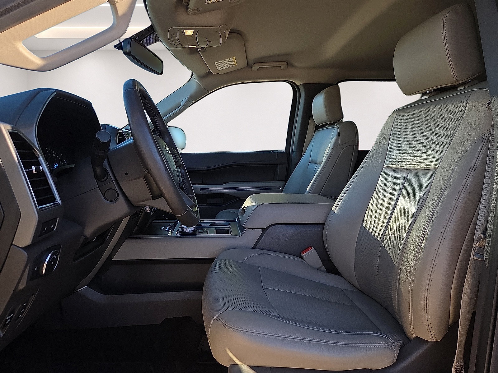 Used 2018 Ford Expedition XLT w/ Equipment Group 202A RWD image 15