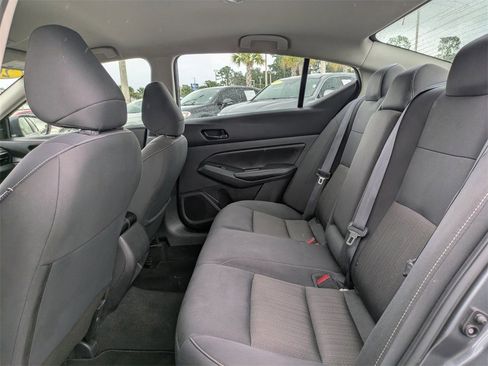 Used 2024 Nissan Altima 2.5 SV image 12