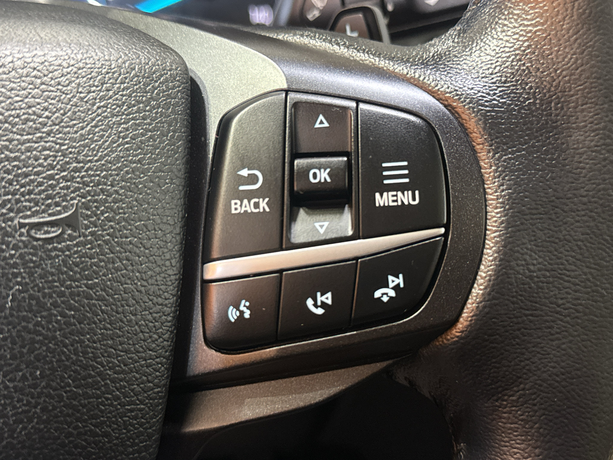 Used 2020 Ford Explorer XLT w/ Equipment Group 202A AWD/4WD image 26