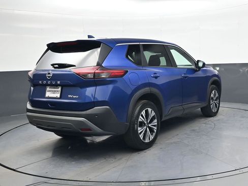 Used 2023 Nissan Rogue SV image 4
