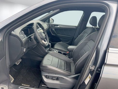 Certified 2022 Volkswagen Tiguan SEL R-Line image 5