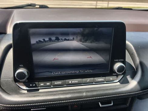 Used 2023 Nissan Rogue S AWD/4WD image 26