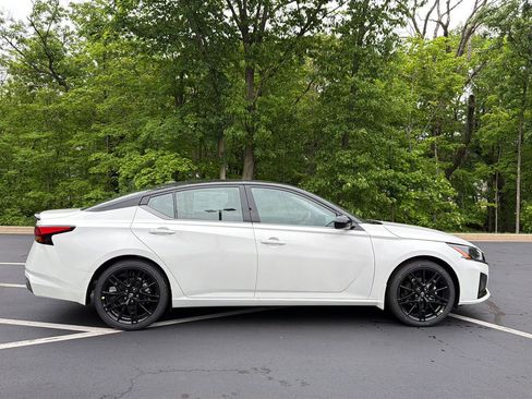 New 2026 Nissan Altima 2.5 SR w/ SR Midnight Edition Package FWD image 11