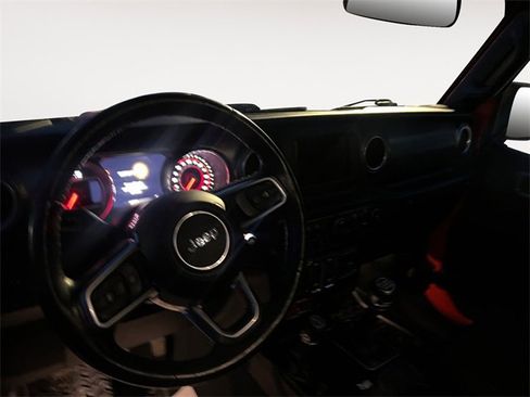 Used 2018 Jeep Wrangler Rubicon w/ Cold Weather Group image 10