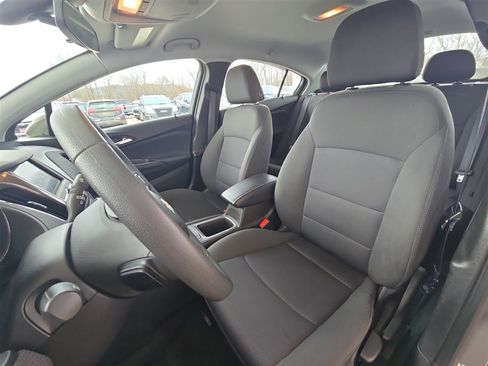 Used 2019 Chevrolet Cruze LT image 17