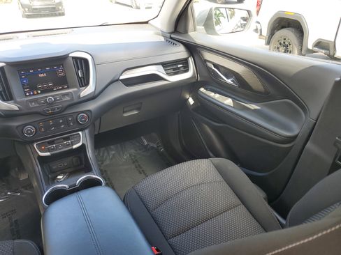 Used 2024 GMC Terrain SLE image 17