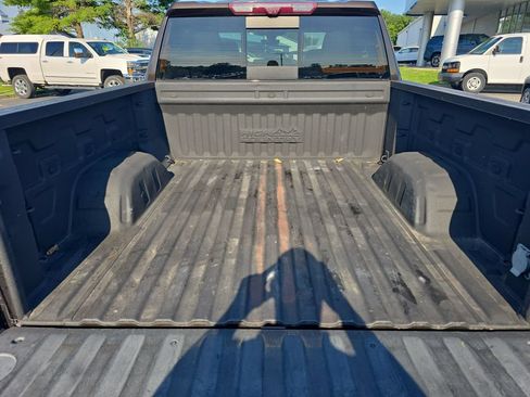 Used 2020 Chevrolet Silverado 1500 High Country w/ Technology Package AWD/4WD image 16