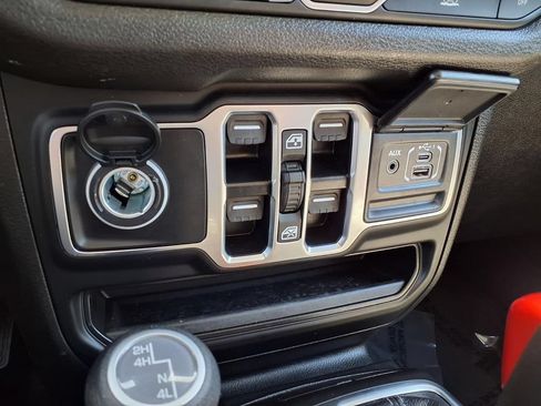 Used 2025 Jeep Wrangler Unlimited Sport AWD/4WD image 10