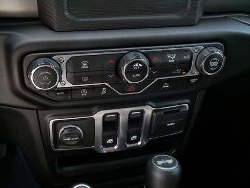 Used 2022 Jeep Wrangler Sport AWD/4WD image 23