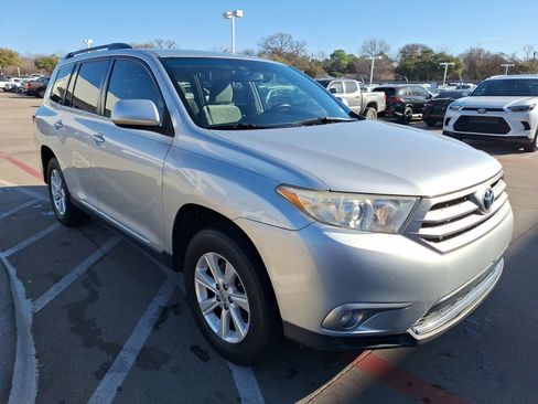 Used 2011 Toyota Highlander 2WD image 8