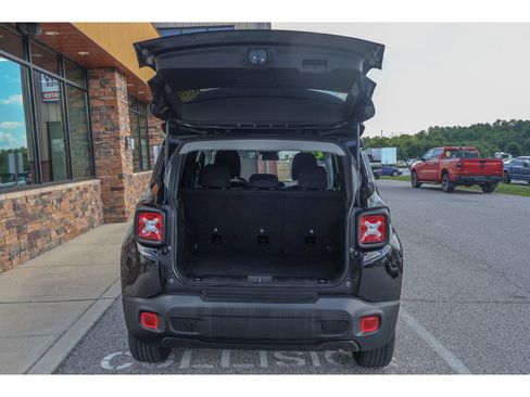 Used 2023 Jeep Renegade Latitude AWD/4WD image 29
