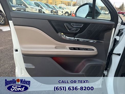 Used 2022 Lincoln Corsair AWD w/ Premium Package image 31