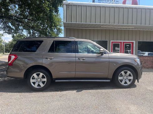Used 2019 Ford Expedition XLT w/ Equipment Group 202A RWD image 2