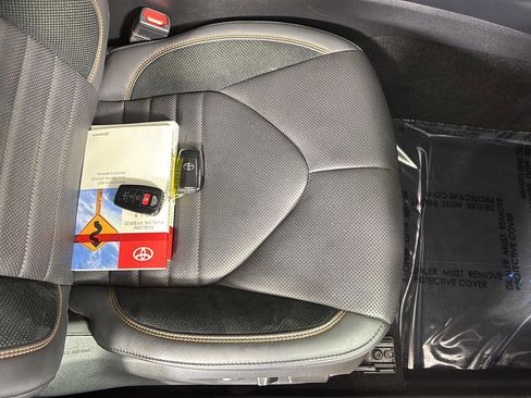 Used 2019 Toyota Avalon Touring w/ Advanced Safety Package FWD image 13