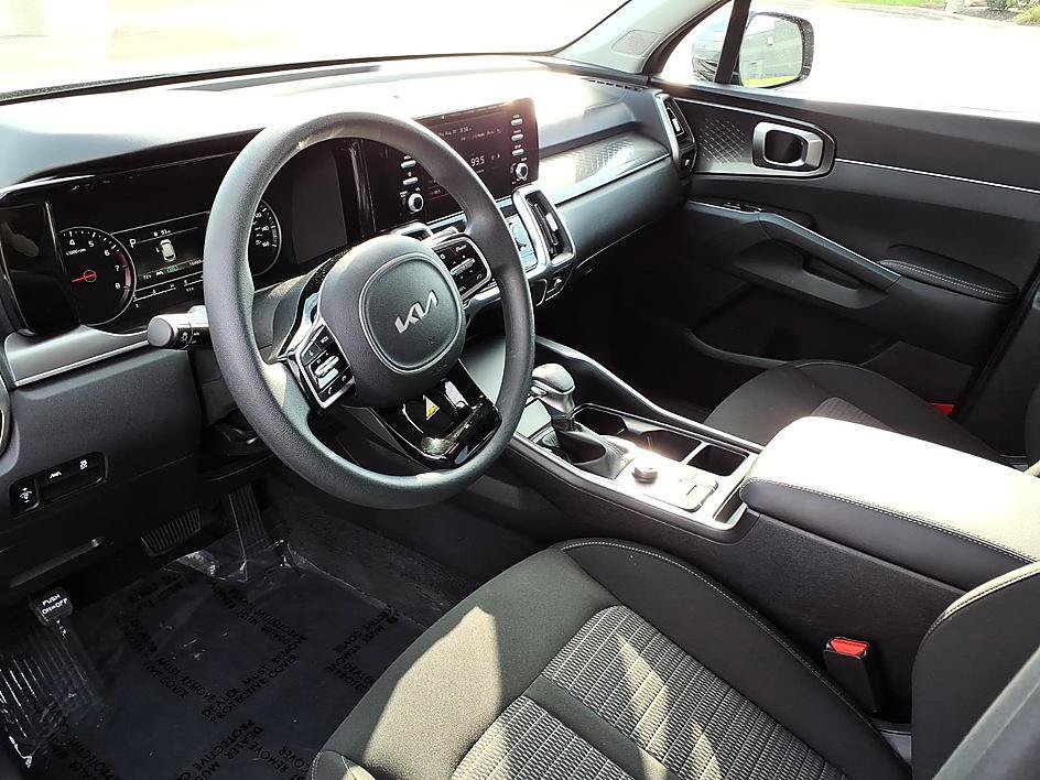 Used 2023 Kia Sorento LX AWD/4WD image 13