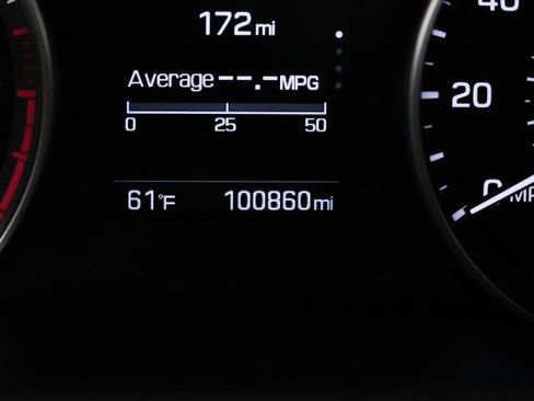 Used 2017 Hyundai Elantra Limited image 19