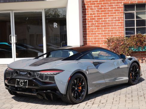 Used 2023 McLaren Artura RWD image 4