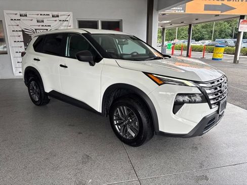 Used 2024 Nissan Rogue S FWD image 8
