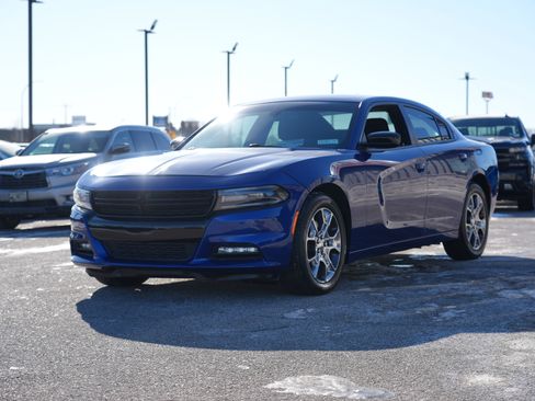 Used 2019 Dodge Charger SXT w/ Blacktop Package image 7